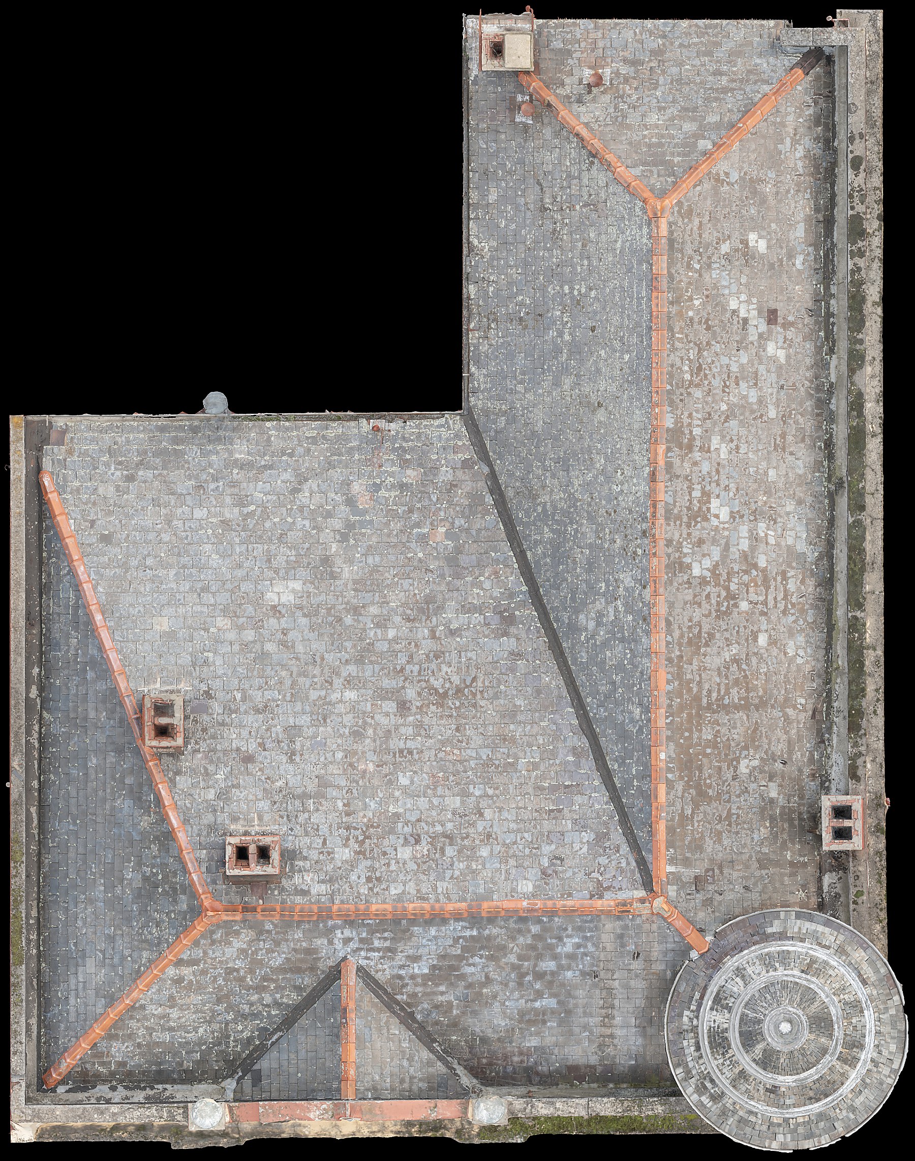 Photogrammetric roof orthophoto showing slate surfaces, ridges, gutters and a circular roof feature